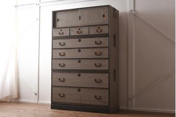 【簡易リペア限定品】アンティーク建具　和製アンティーク　昭和中期　総桐材　黒檀材　古い木肌が味わい深い上手物の3段重ね箪笥(衣装箪笥、引き出し、桐箪笥、桐たんす、和タンス、収納箪笥)(R-040622)