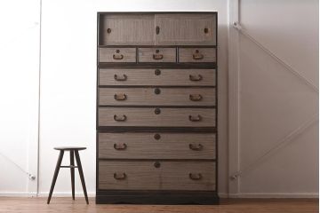 【簡易リペア限定品】アンティーク建具　和製アンティーク　昭和中期　総桐材　黒檀材　古い木肌が味わい深い上手物の3段重ね箪笥(衣装箪笥、引き出し、桐箪笥、桐たんす、和タンス、収納箪笥)(R-040622)
