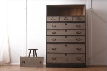 【簡易リペア限定品】アンティーク建具　和製アンティーク　昭和中期　総桐材　黒檀材　古い木肌が味わい深い上手物の3段重ね箪笥(衣装箪笥、引き出し、桐箪笥、桐たんす、和タンス、収納箪笥)(R-040622)