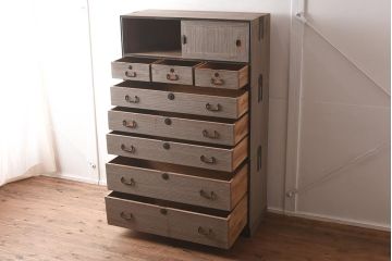 【簡易リペア限定品】アンティーク建具　和製アンティーク　昭和中期　総桐材　黒檀材　古い木肌が味わい深い上手物の3段重ね箪笥(衣装箪笥、引き出し、桐箪笥、桐たんす、和タンス、収納箪笥)(R-040622)