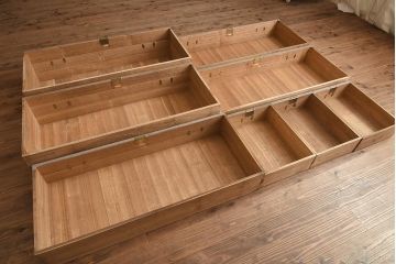 アンティーク家具　和製アンティーク　昭和中期　総桐材　黒檀材　古い木肌が味わい深い上手物の3段重ね箪笥(衣装箪笥、引き出し、桐箪笥、桐たんす、和タンス、収納箪笥)(R-040622)