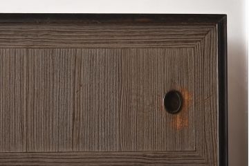 アンティーク家具　和製アンティーク　昭和中期　総桐材　黒檀材　古い木肌が味わい深い上手物の3段重ね箪笥(衣装箪笥、引き出し、桐箪笥、桐たんす、和タンス、収納箪笥)(R-040622)