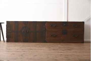 アンティーク家具　和製アンティーク　明治期　 観音開き戸　前面桐材　隠し付き　十字金具が魅力的な重ね箪笥(観音箪笥、衣装箪笥、引き出し、桐箪笥、桐たんす)(R-040624)