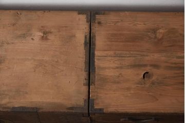 アンティーク家具　和製アンティーク　明治期　 観音開き戸　前面桐材　隠し付き　十字金具が魅力的な重ね箪笥(観音箪笥、衣装箪笥、引き出し、桐箪笥、桐たんす)(R-040624)