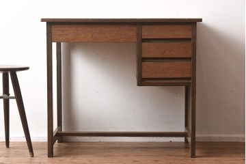 レトロ家具　昭和レトロ　昭和中期　細身のデザインがおしゃれな片袖デスク(ワークデスク、在宅ワーク、在宅用、片袖机)(R-040628)