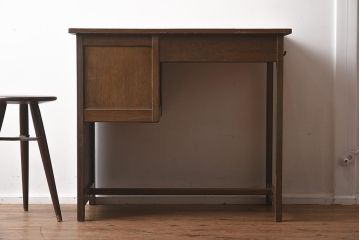 レトロ家具　昭和レトロ　昭和中期　細身のデザインがおしゃれな片袖デスク(ワークデスク、在宅ワーク、在宅用、片袖机)(R-040628)