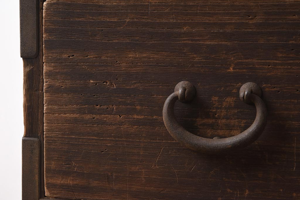 アンティーク家具　明治大正期　総桐材　落ち着いた雰囲気が魅力の衣裳箪笥(引き出し、ローチェスト、桐箪笥、桐たんす)(R-040630)