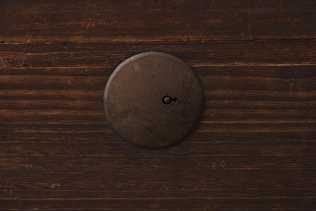 アンティーク家具　明治大正期　総桐材　落ち着いた雰囲気が魅力の衣裳箪笥(引き出し、ローチェスト、桐箪笥、桐たんす)(R-040630)