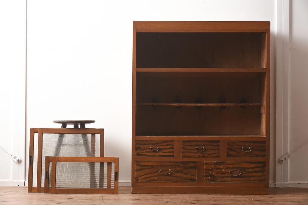 アンティーク家具　昭和中期　モールガラス　個性的なガラスの模様が目を惹く戸棚(収納棚、食器棚、キャビネット)(R-040631)