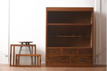 アンティーク家具　昭和中期　モールガラス　個性的なガラスの模様が目を惹く戸棚(収納棚、食器棚、キャビネット)(R-040631)