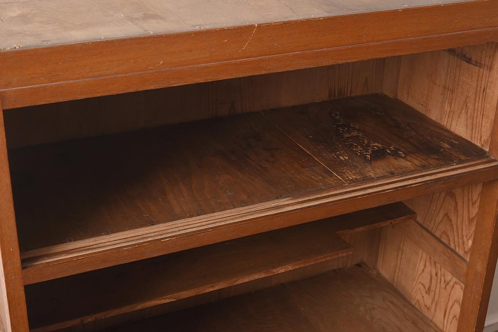 アンティーク家具　昭和中期　モールガラス　個性的なガラスの模様が目を惹く戸棚(収納棚、食器棚、キャビネット)(R-040631)