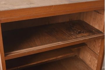 アンティーク家具　昭和中期　モールガラス　個性的なガラスの模様が目を惹く戸棚(収納棚、食器棚、キャビネット)(R-040631)