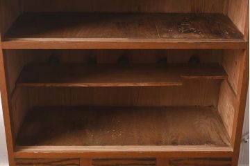 アンティーク家具　昭和中期　モールガラス　個性的なガラスの模様が目を惹く戸棚(収納棚、食器棚、キャビネット)(R-040631)