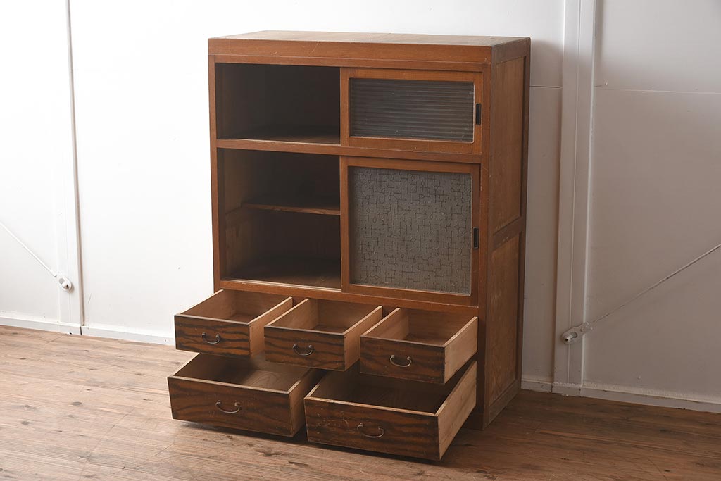 アンティーク家具　昭和中期　モールガラス　個性的なガラスの模様が目を惹く戸棚(収納棚、食器棚、キャビネット)(R-040631)