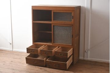 アンティーク家具　昭和中期　モールガラス　個性的なガラスの模様が目を惹く戸棚(収納棚、食器棚、キャビネット)(R-040631)