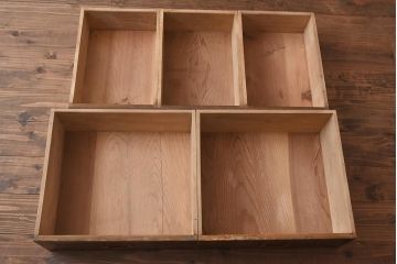 アンティーク家具　昭和中期　モールガラス　個性的なガラスの模様が目を惹く戸棚(収納棚、食器棚、キャビネット)(R-040631)