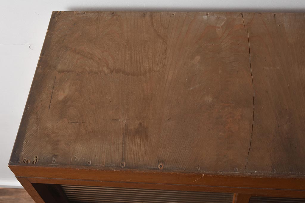 アンティーク家具　昭和中期　モールガラス　個性的なガラスの模様が目を惹く戸棚(収納棚、食器棚、キャビネット)(R-040631)