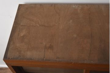 アンティーク家具　昭和中期　モールガラス　個性的なガラスの模様が目を惹く戸棚(収納棚、食器棚、キャビネット)(R-040631)