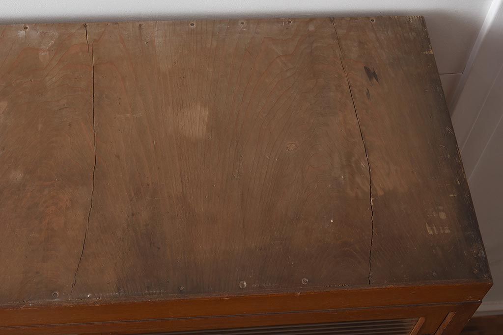 アンティーク家具　昭和中期　モールガラス　個性的なガラスの模様が目を惹く戸棚(収納棚、食器棚、キャビネット)(R-040631)