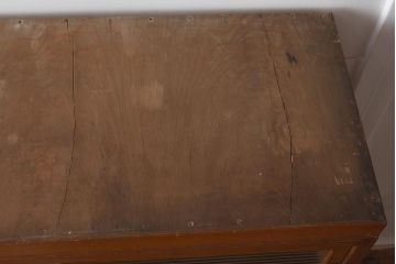 アンティーク家具　昭和中期　モールガラス　個性的なガラスの模様が目を惹く戸棚(収納棚、食器棚、キャビネット)(R-040631)