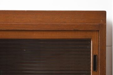 アンティーク家具　昭和中期　モールガラス　個性的なガラスの模様が目を惹く戸棚(収納棚、食器棚、キャビネット)(R-040631)