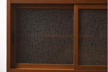 アンティーク家具　昭和中期　モールガラス　個性的なガラスの模様が目を惹く戸棚(収納棚、食器棚、キャビネット)(R-040631)