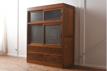 アンティーク家具　昭和中期　モールガラス　個性的なガラスの模様が目を惹く戸棚(収納棚、食器棚、キャビネット)(R-040631)