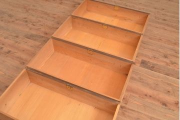 アンティーク家具　栓材　シックな色合いの組み立てタンス・下段左(チェスト)(R-040634)