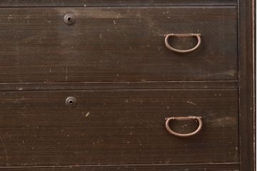 アンティーク家具　栓材　シックな色合いの組み立てタンス・下段左(チェスト)(R-040634)