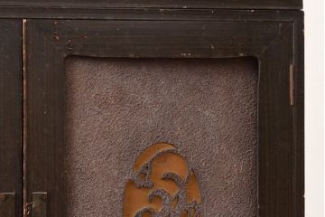 アンティーク家具　栓材　透かし入り　シックな雰囲気漂う組み立てタンス・下段右(収納棚、キャビネット)(R-040635)