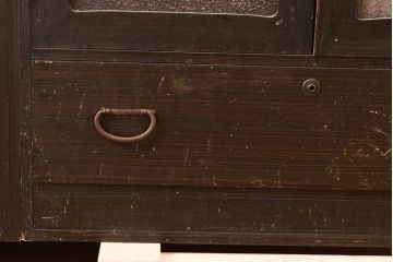 アンティーク家具　栓材　透かし入り　シックな雰囲気漂う組み立てタンス・下段右(収納棚、キャビネット)(R-040635)
