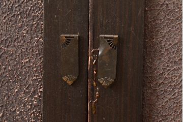 アンティーク家具　栓材　透かし入り　シックな雰囲気漂う組み立てタンス・下段右(収納棚、キャビネット)(R-040635)