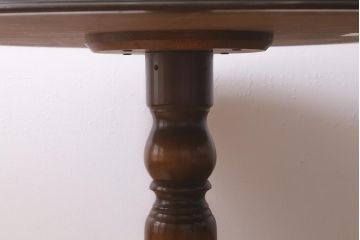 中古　ヴィンテージ家具　飛騨産業　穂高シリーズ　キツツキマーク　洗練された佇まいが魅力的な丸テーブル(ダイニングテーブル、カフェテーブル、ラウンドテーブル、ビンテージ)(R-040642)