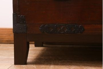 アンティーク家具　和製アンティーク　リメイク　漆塗り　味わい深い佇まいがおしゃれな脚付き箪笥ローボード(時代箪笥、テレビ台、チェスト)(R-040648)