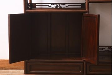 ビンテージ家具　国産　指物家具　森留八作　紫檀(シタン)の風合いが上品な雰囲気醸し出す飾り棚(茶棚、違い棚)(定価約60万円)(R-040649)