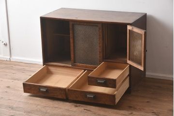 アンティーク家具　和製アンティーク　昭和初期　独特の木目が趣あふれるガラス戸棚(収納棚、キャビネット)(R-040652)
