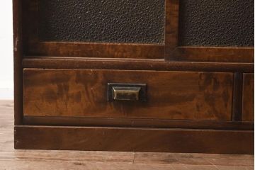 アンティーク家具　和製アンティーク　昭和初期　独特の木目が趣あふれるガラス戸棚(収納棚、キャビネット)(R-040652)