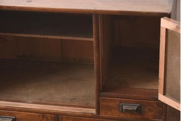 アンティーク家具　和製アンティーク　昭和初期　独特の木目が趣あふれるガラス戸棚(収納棚、キャビネット)(R-040652)