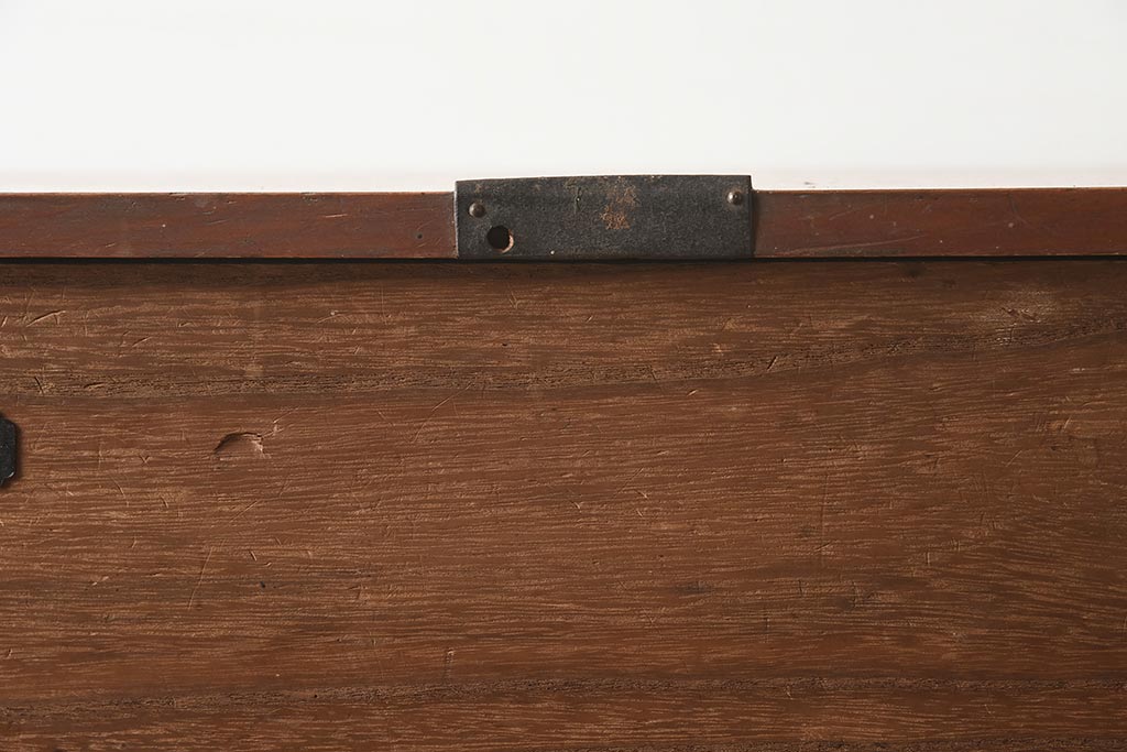 アンティーク家具　和製アンティーク　明治大正期　前面桐材　木肌と金具のコントラストが素敵な衣装箪笥(時代箪笥、引き出し、チェスト、桐箪笥、桐たんす)(R-040653)