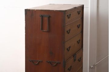 アンティーク家具　和製アンティーク　明治大正期　前面桐材　木肌と金具のコントラストが素敵な衣装箪笥(時代箪笥、引き出し、チェスト、桐箪笥、桐たんす)(R-040653)