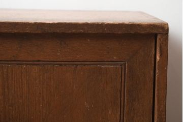 レトロ家具　昭和初期　栓材　レトロな雰囲気漂う倹飩扉の収納箱(収納棚、戸棚)(R-040658)