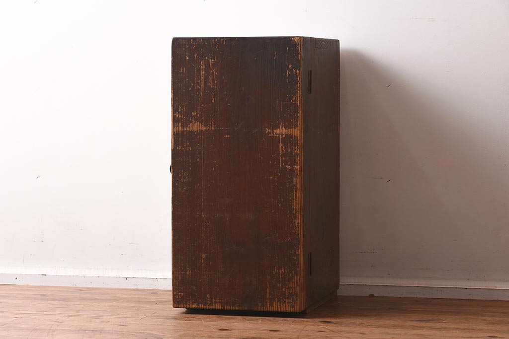 アンティーク家具　和製アンティーク　昭和初期　使い込まれた風合いがレトロな収納棚(戸棚、キャビネット)(R-040662)