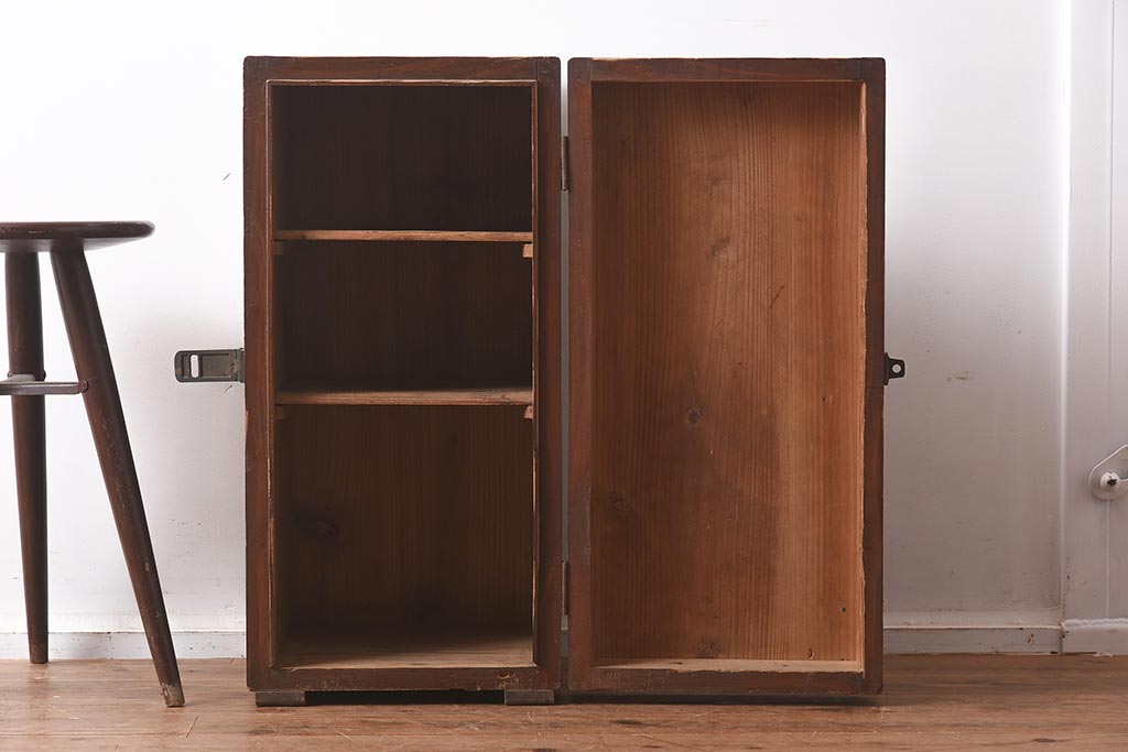 アンティーク家具　和製アンティーク　昭和初期　使い込まれた風合いがレトロな収納棚(戸棚、キャビネット)(R-040662)