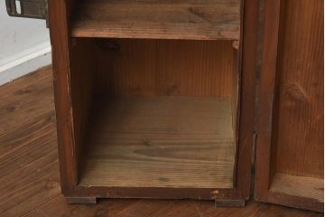 アンティーク家具　和製アンティーク　昭和初期　使い込まれた風合いがレトロな収納棚(戸棚、キャビネット)(R-040662)