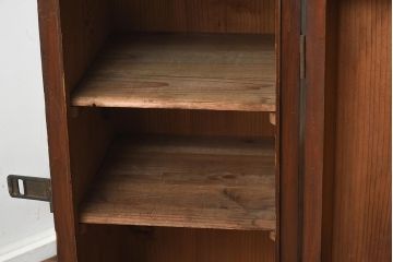 アンティーク家具　和製アンティーク　昭和初期　使い込まれた風合いがレトロな収納棚(戸棚、キャビネット)(R-040662)