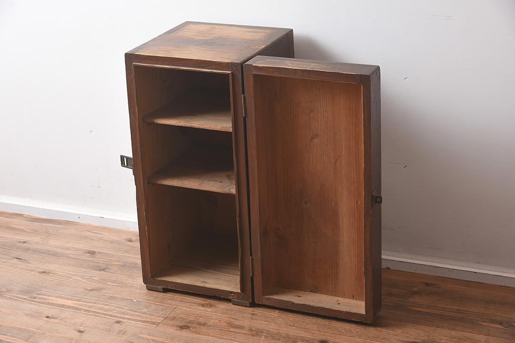 アンティーク家具　和製アンティーク　昭和初期　使い込まれた風合いがレトロな収納棚(戸棚、キャビネット)(R-040662)