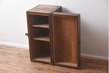 アンティーク家具　和製アンティーク　昭和初期　使い込まれた風合いがレトロな収納棚(戸棚、キャビネット)(R-040662)