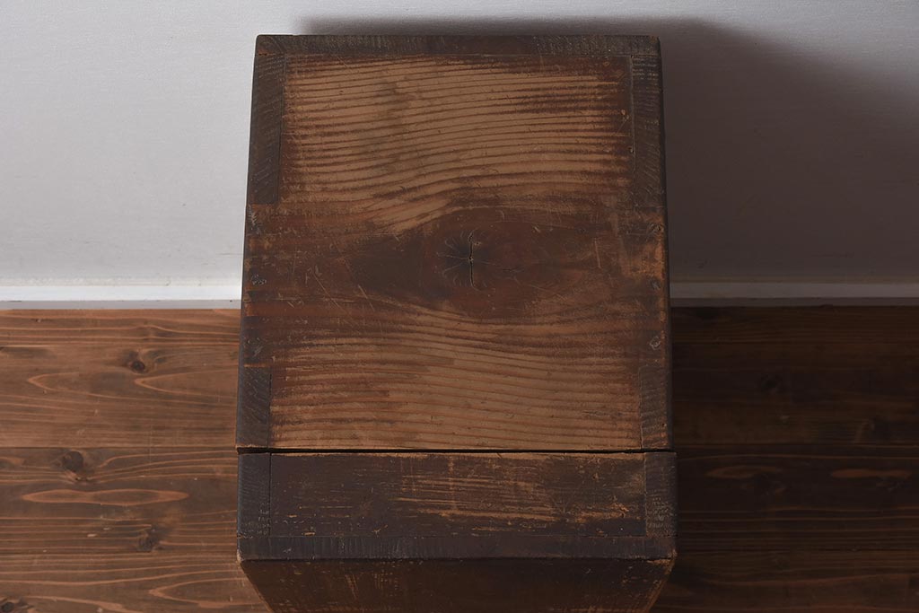 アンティーク家具　和製アンティーク　昭和初期　使い込まれた風合いがレトロな収納棚(戸棚、キャビネット)(R-040662)