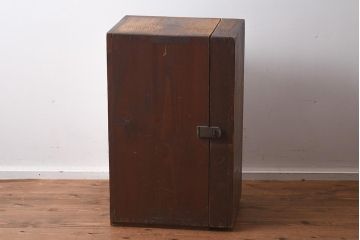 アンティーク家具　和製アンティーク　昭和初期　使い込まれた風合いがレトロな収納棚(戸棚、キャビネット)(R-040662)