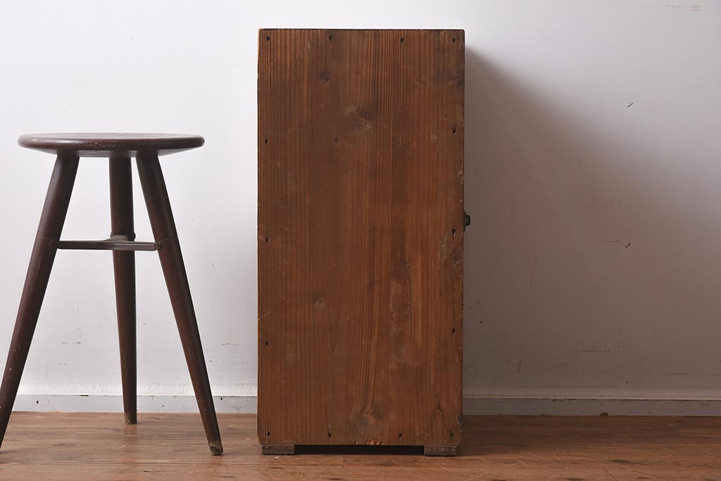 アンティーク家具　和製アンティーク　昭和初期　使い込まれた風合いがレトロな収納棚(戸棚、キャビネット)(R-040662)